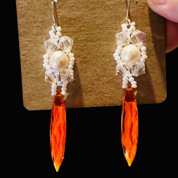Elegant Pearl and Crystal Drop Earrings - Picture 4 of 4